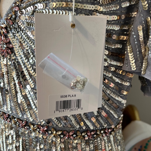 NWT Mac Duggal 5538 Silver Embellished [8] V Neck Butterfly Sleeve Column Gown - Picture 12 of 12